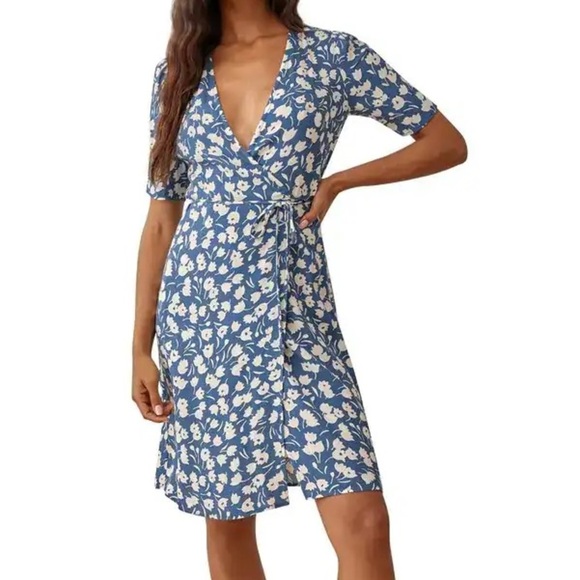 Reformation Dresses & Skirts - LIKE NEW Reformation Women’s Laurent Floral Wrap Dress
